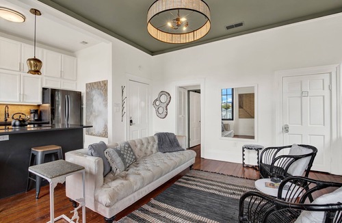 Savannah Victorian District Condo | Heated Pool Access, Luxe Forsyth Condo