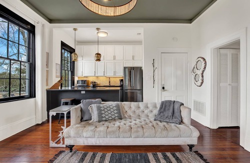 Savannah Victorian District Condo | Heated Pool Access, Luxe Forsyth Condo