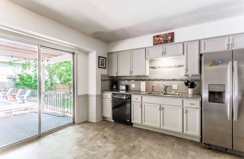 Overland Park House | Heated pool All season Private Spacious house King bed