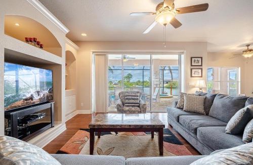 Jacarandas House | Heated Pool and Spa, Sleeps 6 - Villa Cayman