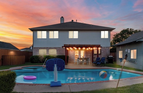 Rowlett House | Heated Pool and SPA Cozy Home Game Room Fire Pit Near Lakes