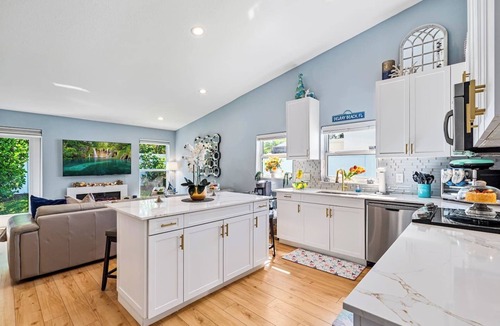 Tropic Palms House | Heated Pool, Big Deck, Billiards, Games, PAC-MAN