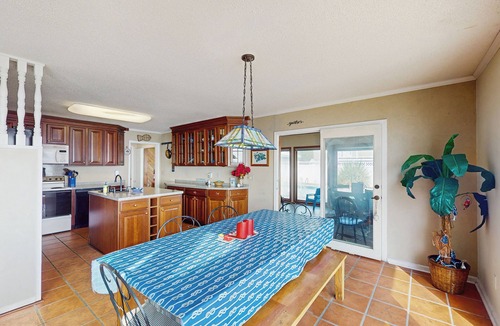 Avoca House | Heated Pool, Dock! Group Getaway on Chowan River