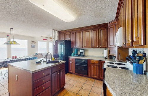Avoca House | Heated Pool, Dock! Group Getaway on Chowan River