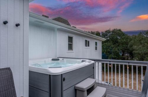 Southern Shores House | Heated Pool Dog Friendly Hot Tub Walk to Beach