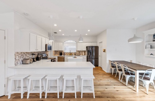 Allen House | Heated Pool, Epic Game Room and Massage Chair