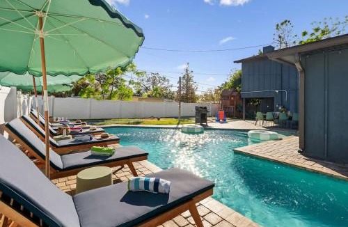 Clearwater House | Heated Pool Fire Pit BBQ Mini Golf Bowling