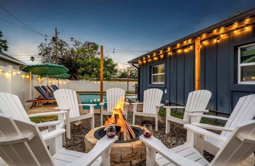 Clearwater House | Heated Pool Fire Pit BBQ Mini Golf + Bowling