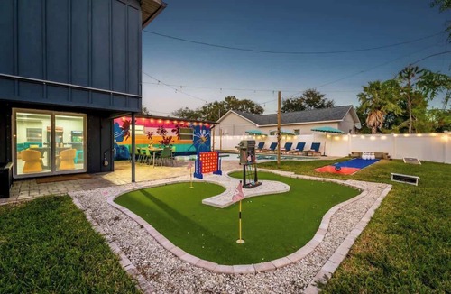 Clearwater House | Heated Pool Fire Pit BBQ Mini Golf + Bowling