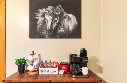 Jeffersonville House | ✪Heated Pool, Firepit, Bikes, Grill, Pets✪