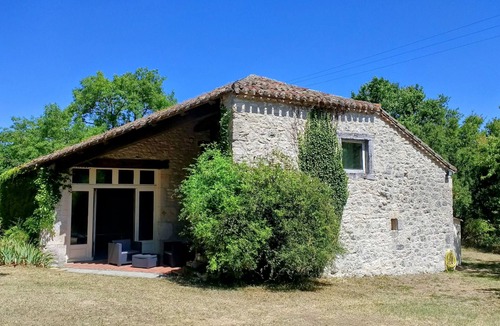Montaigu-de-Quercy House | Heated pool + tennis court: Barn conversion with space to relax