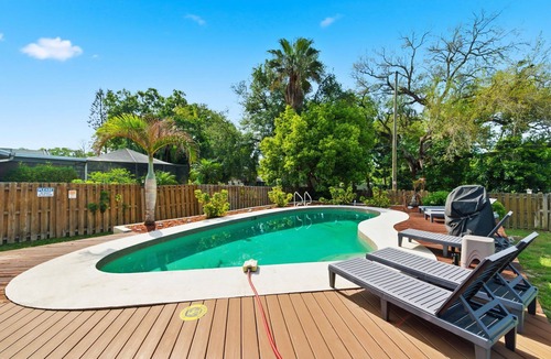 Rustic Oaks House | Heated Pool + Games Sleeps 10 Near Beaches