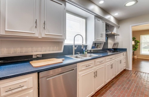 Northwest Dallas House | Heated Pool, Golf & Poker Room