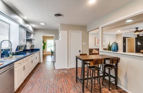 Northwest Dallas House | Heated Pool, Golf & Poker Room