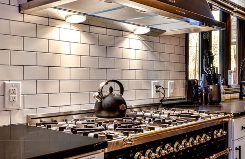 East Stroudsburg Cabin | Heated Pool | Grill | Hot Tub