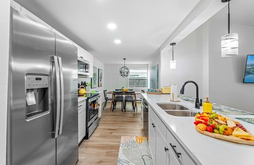 Carrollwood Bed & Breakfast | Heated Pool+Hot Tub 4BR Tampa Family Game Oasis