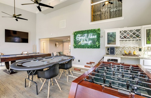 Ponderosa Forest Cottage | Heated Pool, Hot Tub, Game Room: Houston Group Gem
