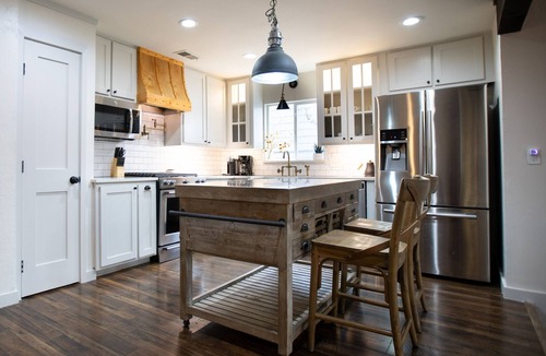 Little Forest Hills House | Heated pool, hot tub, large deck, pond, sleeps 7, Near Dallas Arboretum