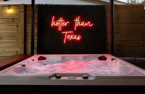 West Congress House | Heated Pool, Hot Tub, Movie Theater, Mini Golf - Sunset Social