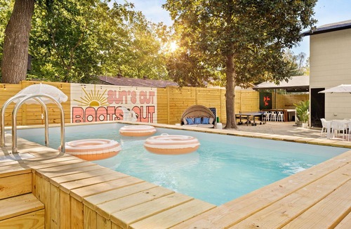 West Congress House | Heated Pool, Hot Tub, Movie Theater, Mini Golf - Sunset Social