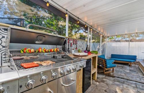 Largo Villa | Heated Pool Hot Tub Outdoor Kitchen