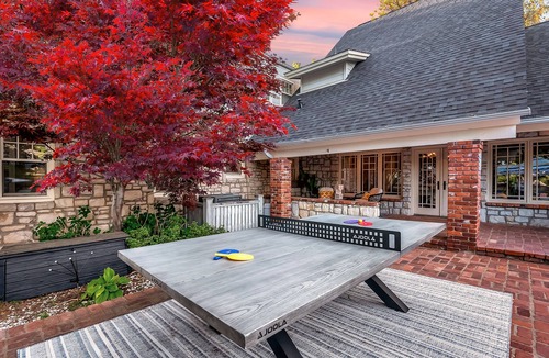 Tulsa House | Heated Pool ~ Hot tub ~ PuttPutt ~ Karaoke ~ Arcade + Games ~ Yoga Studio