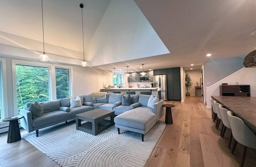 Stratton Mountain House | Heated Pool, Hot Tub, Sauna, EV Charging & more!