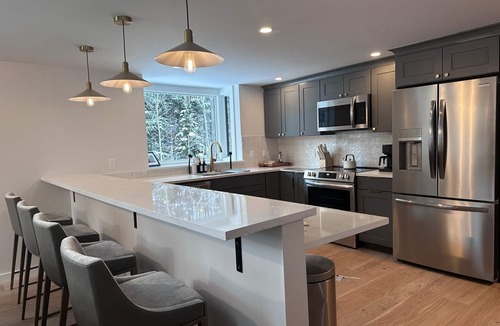 Stratton Mountain House | Heated Pool, Hot Tub, Sauna, EV Charging & more!