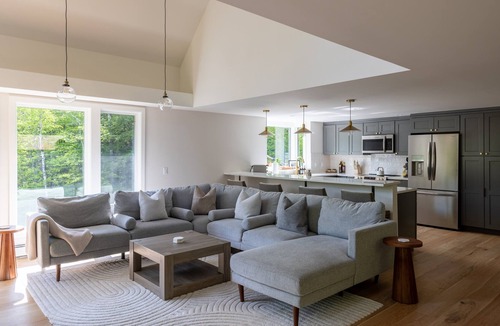 Stratton Mountain House | Heated Pool, Hot Tub, Sauna, EV Charging & more!