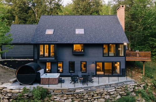 Stratton Mountain House | Heated Pool, Hot Tub, Sauna, EV Charging & more!