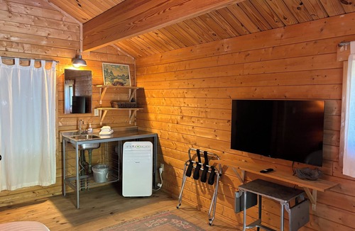 Leavenworth Cabin | Heated Pool, Hot Tub, Fenced Acre for Dogs, Views, EV Charger