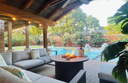 Hidden Forest House | Heated pool & hot tub close to six flags!n