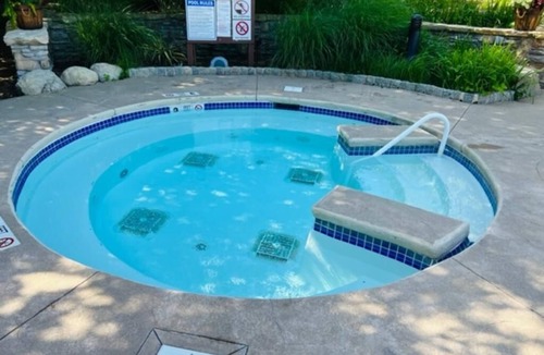 Vernon Condo | Heated Pool Hot Tubs Sauna Gym Deck Mtn Front Appalachian @ Mtn Creek #312