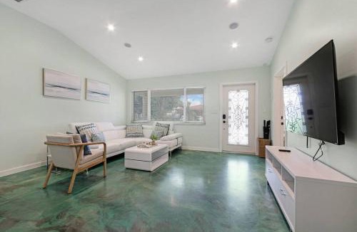 Highland Garden House | Heated Pool I Soundproof Home I Firepit I 630Mbps