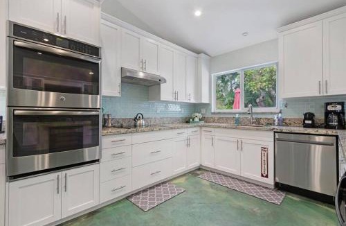 Highland Garden House | Heated Pool I Soundproof Home I Firepit I 630Mbps