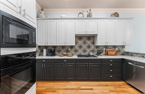 Montrose House | Heated Pool in Montrose Walk to Dining 3BR 2.5BA 3PK 8PL