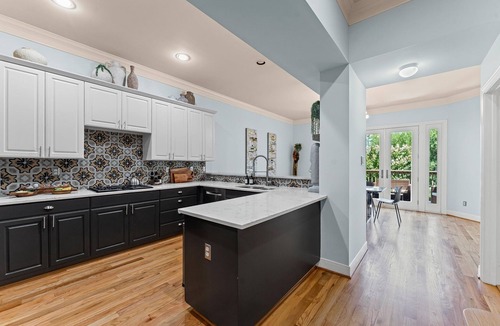 Montrose House | Heated Pool in Montrose Walk to Dining 3BR 2.5BA 3PK 8PL