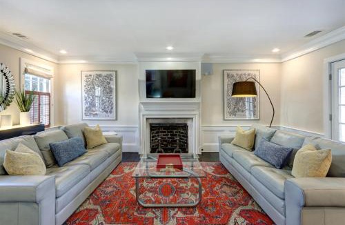 Historic District - North House | Heated Pool in your Private Garden Pets Welcome OnSite Parking