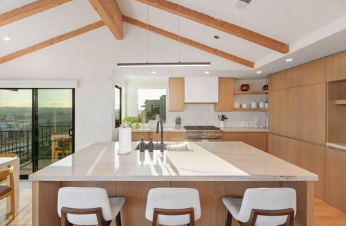Mission Hills House | Heated Pool-Jacuzzi-King Bed-City Views-Chic Decor