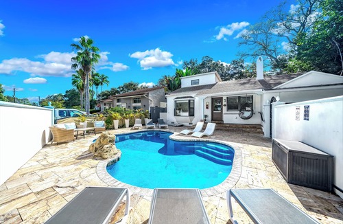 Downtown Fort Lauderdale House | Heated Pool! Massive Gem+Close To Beach & Shops!