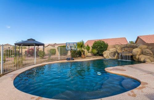 Tamaron House | Heated Pool Mini Golf Huge Backyard King Bed