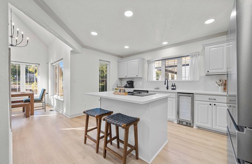 Mid America House | Heated Pool! MiniGolf! Hot Tub! Fire Pit! Lakefront!