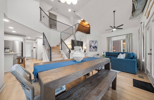 Mid America House | Heated Pool! MiniGolf! Fire Pit! Hot Tub! Lake!
