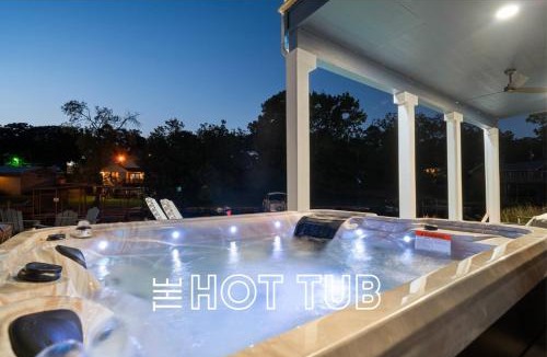 Mid America House | Heated Pool | MiniGolf | Fire Pit | Hot Tub | Lake