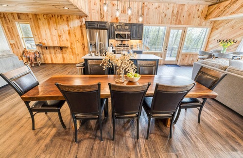 Mineral Bluff Cabin | Heated Pool * MTN Views * Fireplace * Hot Tub