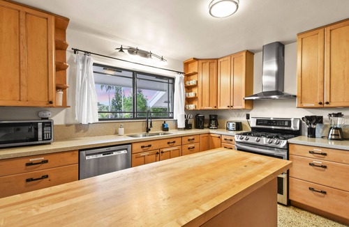Lake Worth Corridor House | Heated Pool Near Beach Tiki-Cabana Lakefront
