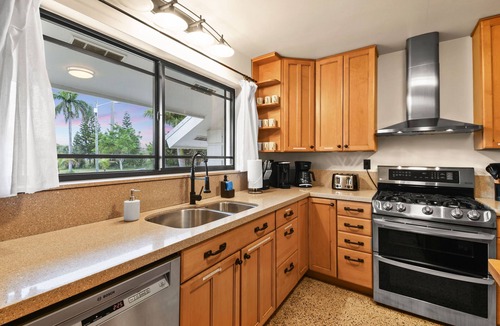 Lake Worth Corridor House | Heated Pool Near Beach Tiki-Cabana Lakefront