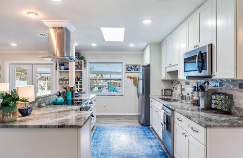 Tampa Shores House | Heated pool on water, 3-bedroom house in beautiful Tampa