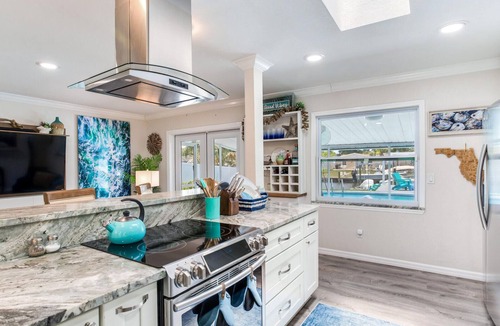 Tampa Shores House | Heated pool on water, 3-bedroom house in beautiful Tampa