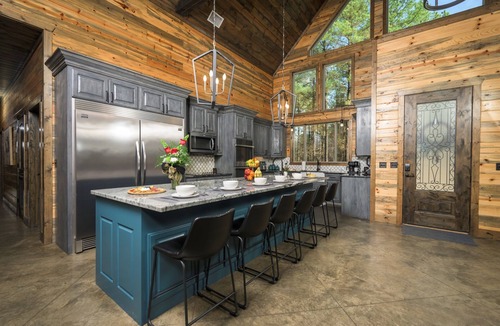Broken Bow Cabin | Heated Pool + Pickleball + Mini Golf | Ultimate Group Getaway